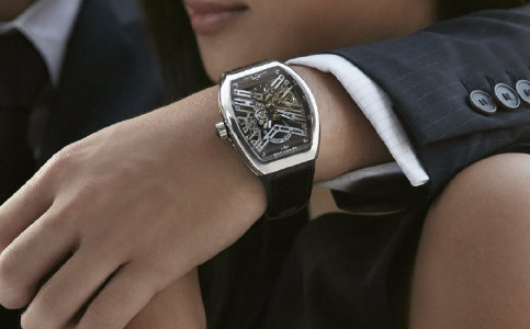 佩戴法穆兰手表时的注意事项