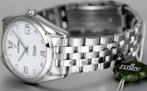 梅花手表保养一次费用多少钱（梅花手表的保养秘籍）