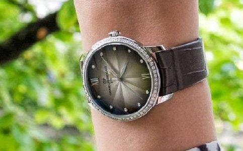 芝柏手表换皮带要多少钱（芝柏手表表带磨损的处理办法）