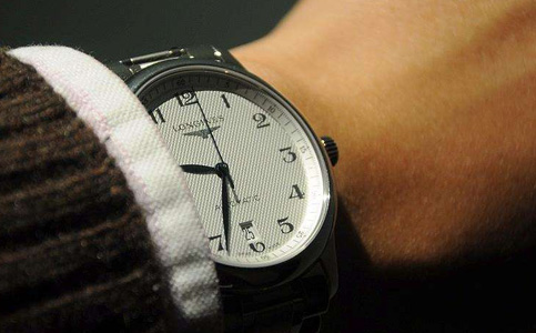 浪琴手表武汉服务中心地址（浪琴手表走时走快）