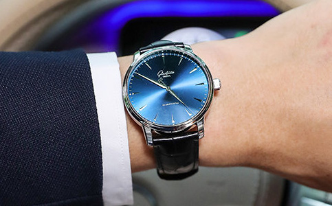 格拉苏蒂手表不走了维修多少钱（手表磁化的原因以及解决方法）