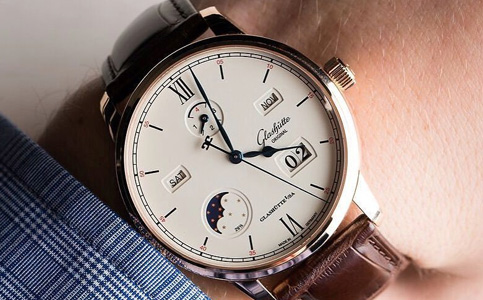 维修格拉苏蒂手表（解决格拉苏蒂手表进水的技巧）