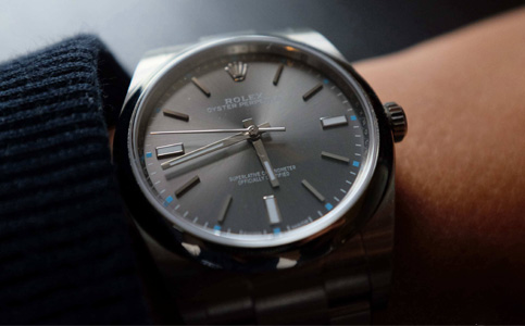 劳力士服务中心（处理劳力士手表表蒙破裂的方法）