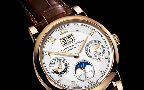 朗格保养一次价格（朗格手表起雾的原因及处理方法）