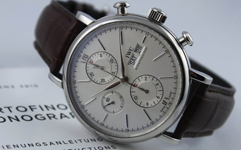 万国官方维修中心电话（万国手表表蒙破裂的原因及处理方法）