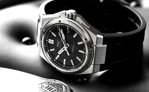 万国官方售后维修中心服务（万国手表进水的处理方法）